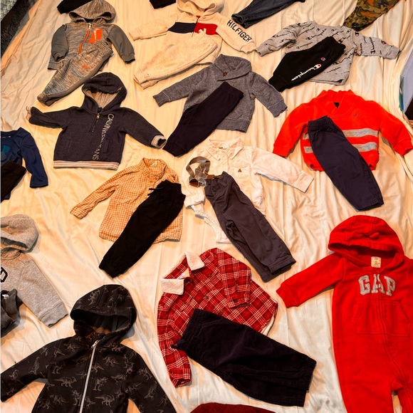 34 pieces. 16 matching outfits 12 and 12 to 18 months - Picture 9 of 9